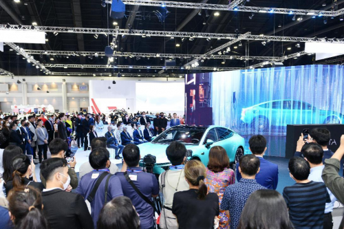 中国智能电动汽车领潮  哪吒汽车泰国车展“种草”海外用户